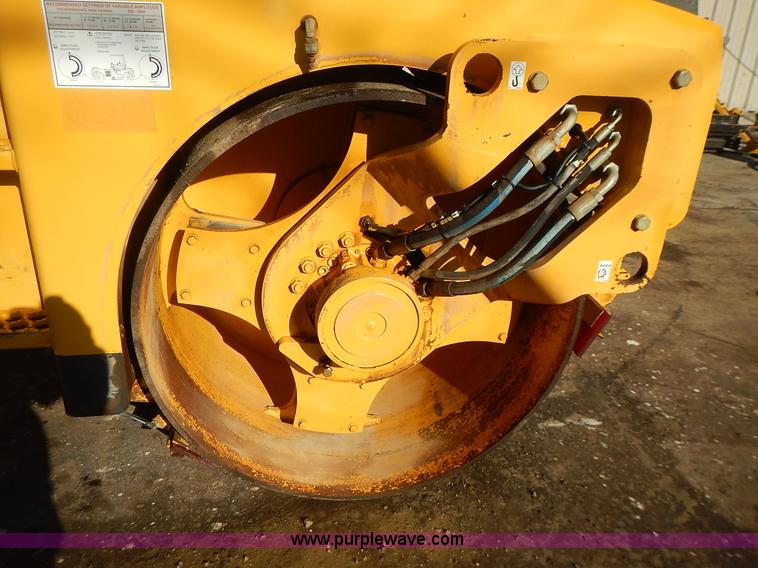 image for item L3600 Volvo DD70HF double drum roller