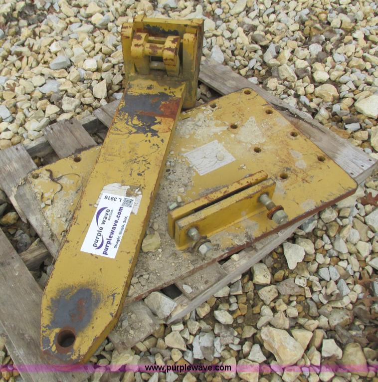 Scraper hitch in Goodhue, MN Item L3916 sold Purple Wave