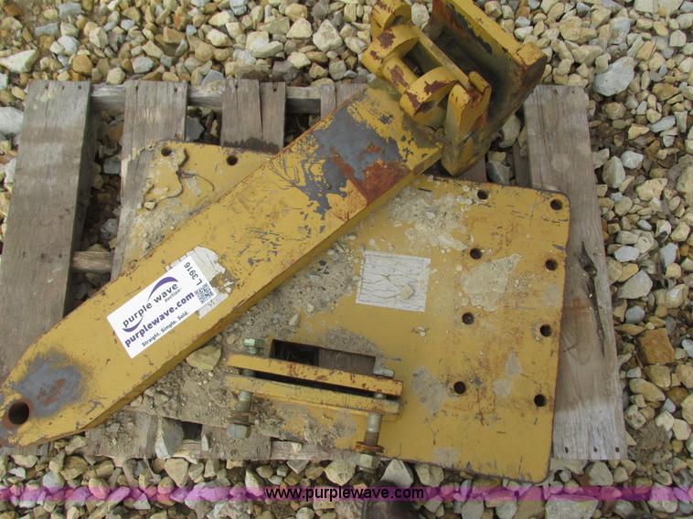 image for item L3916 Scraper hitch