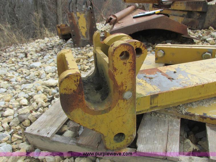 image for item L3916 Scraper hitch