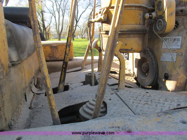 image for item L4137 1952 Caterpillar D6 dozer