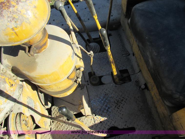 image for item L4137 1952 Caterpillar D6 dozer