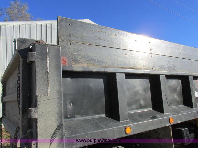 image for item L4142 1985 Ford F700 dump truck