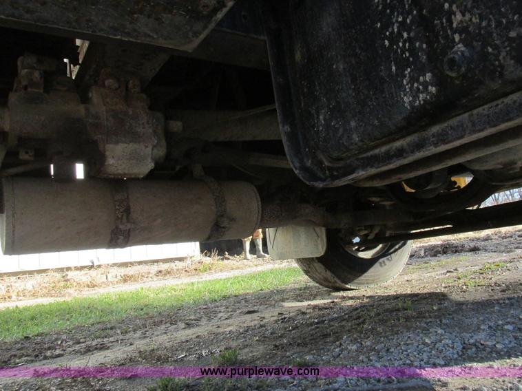 image for item L4142 1985 Ford F700 dump truck