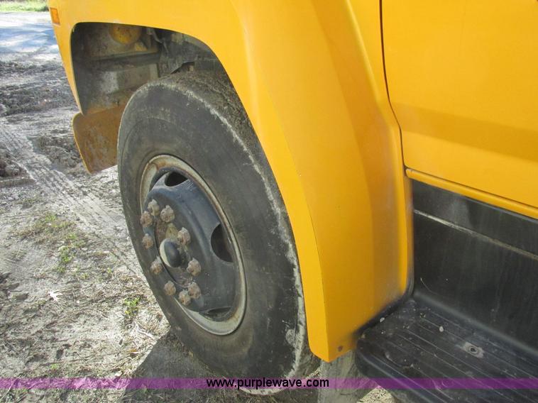 image for item L4142 1985 Ford F700 dump truck