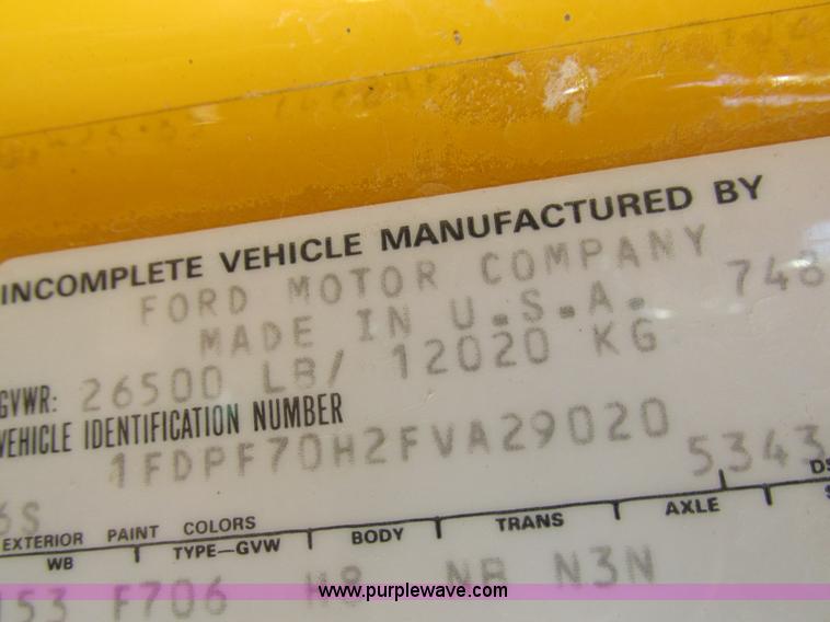 image for item L4142 1985 Ford F700 dump truck