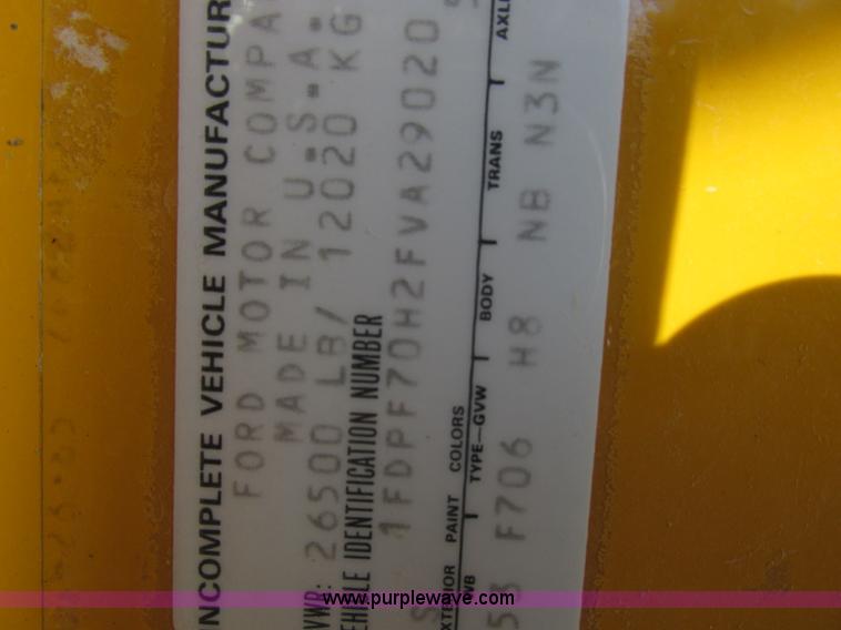 image for item L4142 1985 Ford F700 dump truck