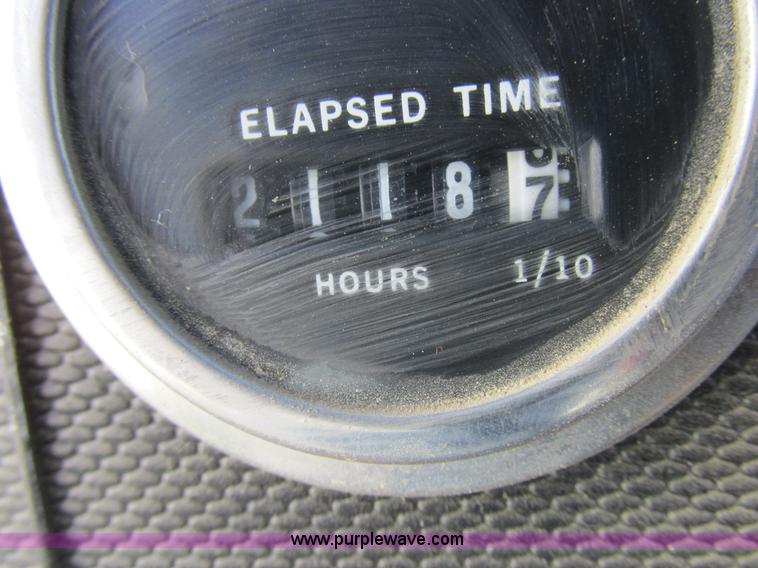 image for item L4142 1985 Ford F700 dump truck