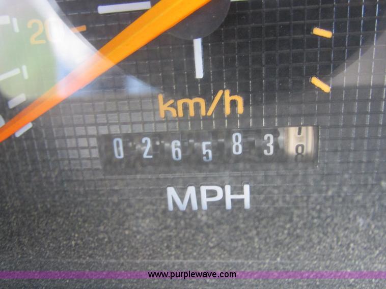 image for item L4142 1985 Ford F700 dump truck