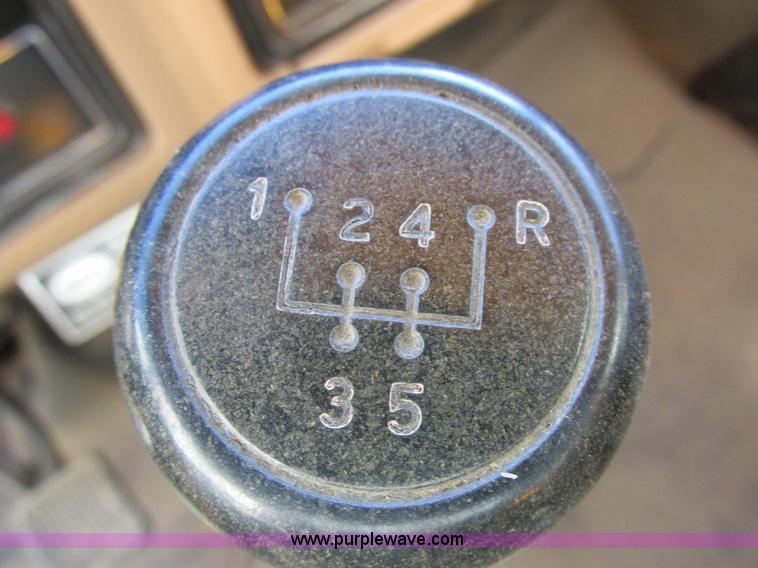 image for item L4142 1985 Ford F700 dump truck