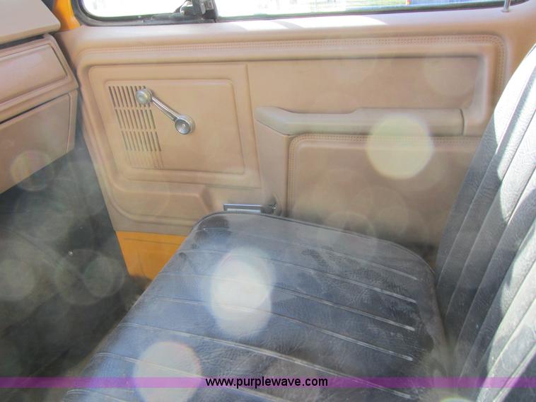 image for item L4142 1985 Ford F700 dump truck