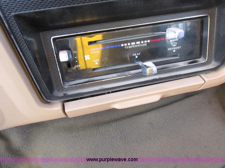 image for item L4142 1985 Ford F700 dump truck