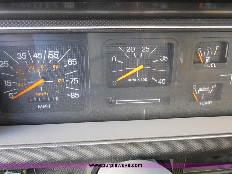 image for item L4142 1985 Ford F700 dump truck