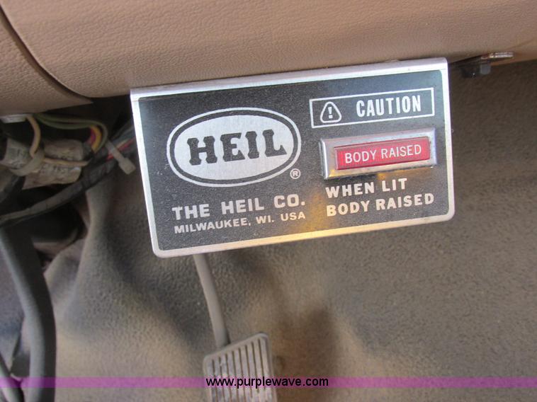 image for item L4142 1985 Ford F700 dump truck