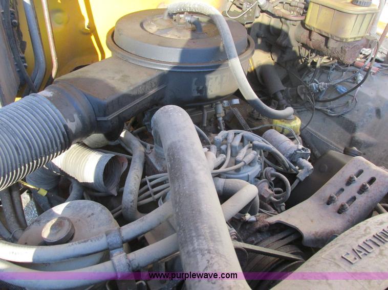 image for item L4142 1985 Ford F700 dump truck