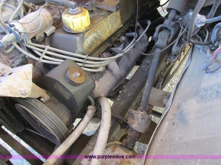 image for item L4142 1985 Ford F700 dump truck