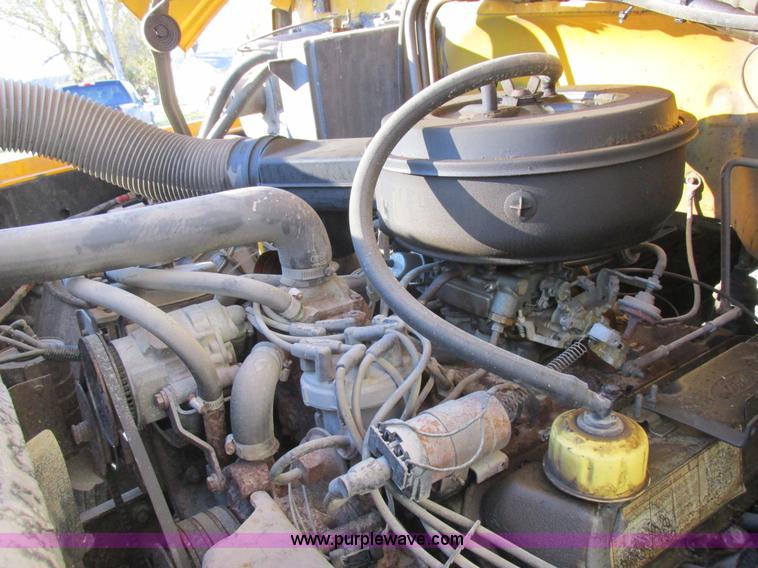 image for item L4142 1985 Ford F700 dump truck