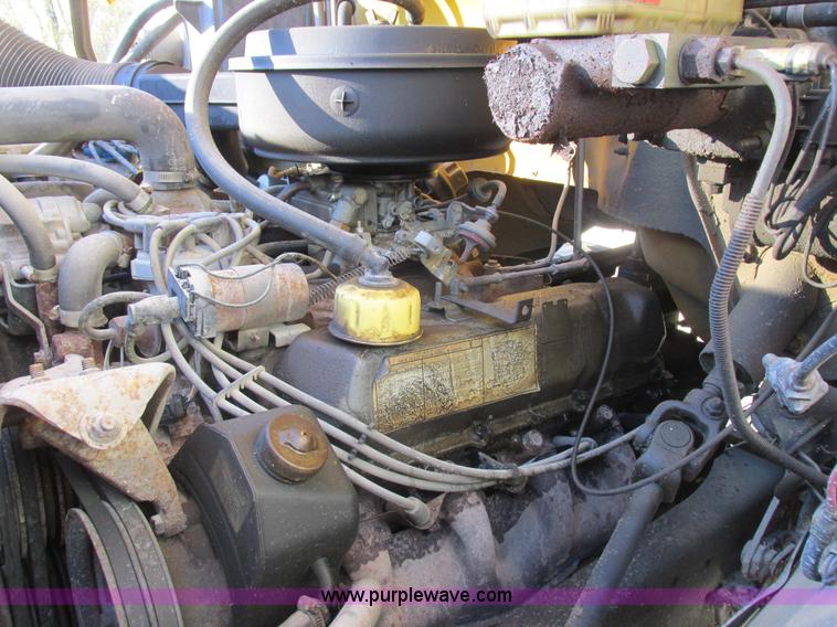 image for item L4142 1985 Ford F700 dump truck