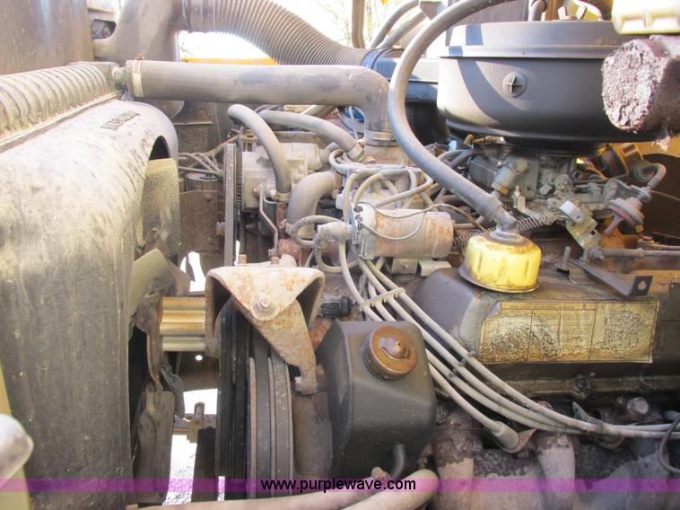 image for item L4142 1985 Ford F700 dump truck