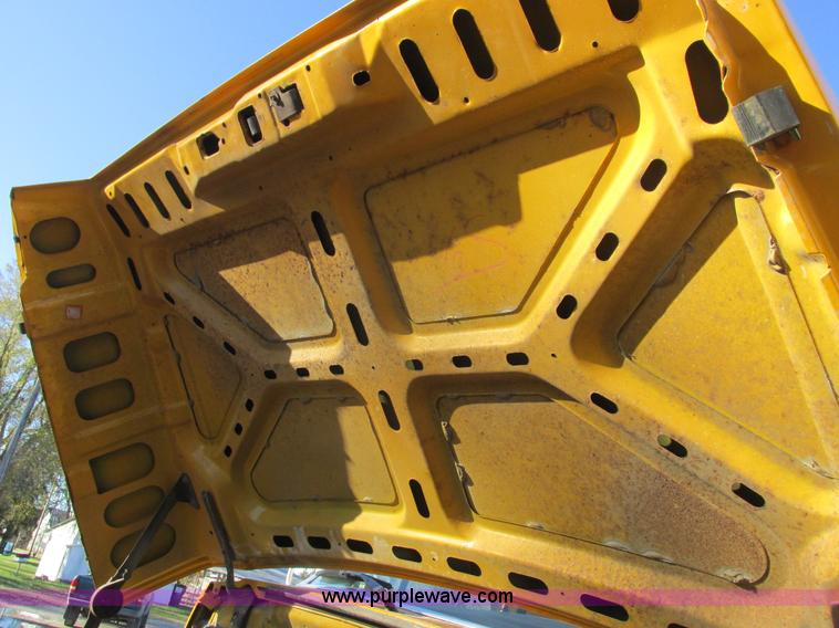 image for item L4142 1985 Ford F700 dump truck