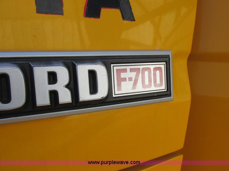 image for item L4142 1985 Ford F700 dump truck