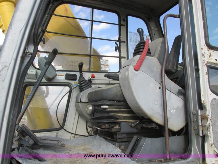 image for item L4151 1996 Kobelco SK270LC excavator