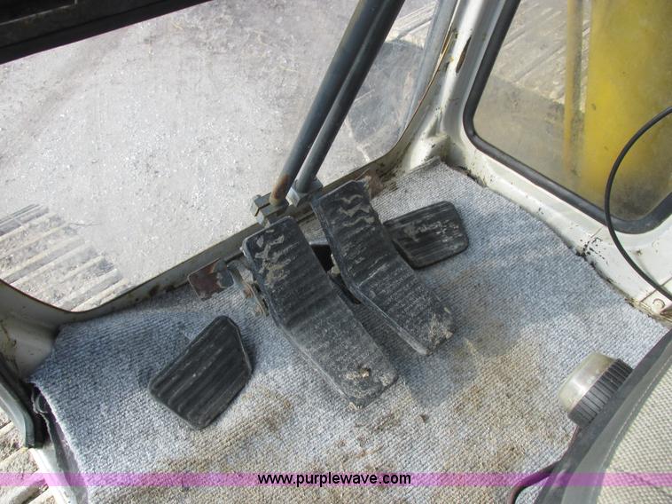 image for item L4151 1996 Kobelco SK270LC excavator