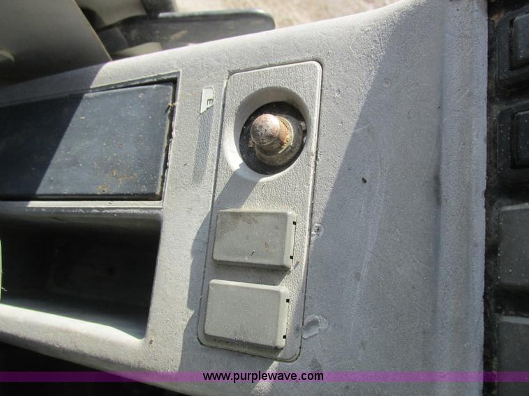 image for item L4151 1996 Kobelco SK270LC excavator