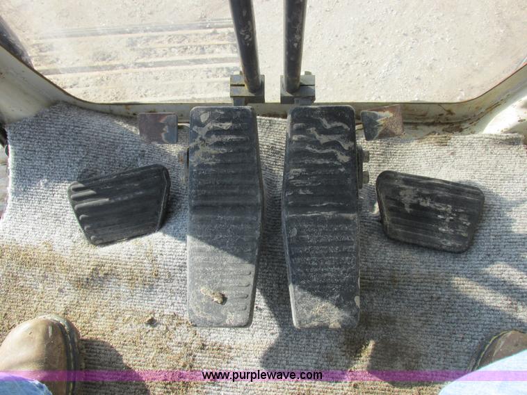 image for item L4151 1996 Kobelco SK270LC excavator