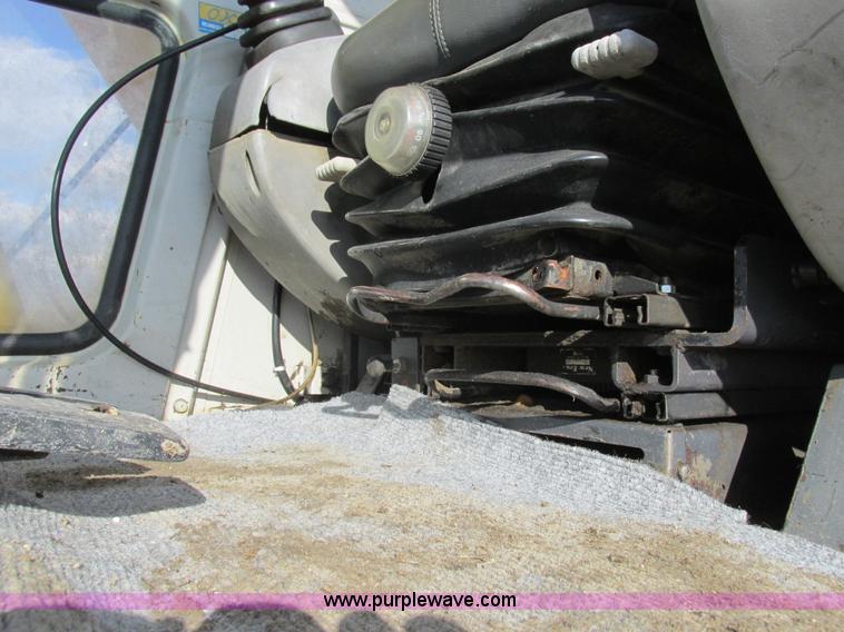 image for item L4151 1996 Kobelco SK270LC excavator