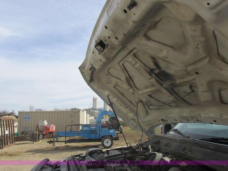 image for item L4165 2011 Ford F350 Super Duty XL flatbed pickup truck