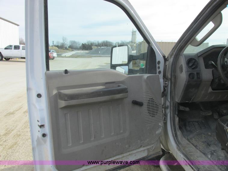 image for item L4166 2009 Ford F350 Super Duty XL utility truck