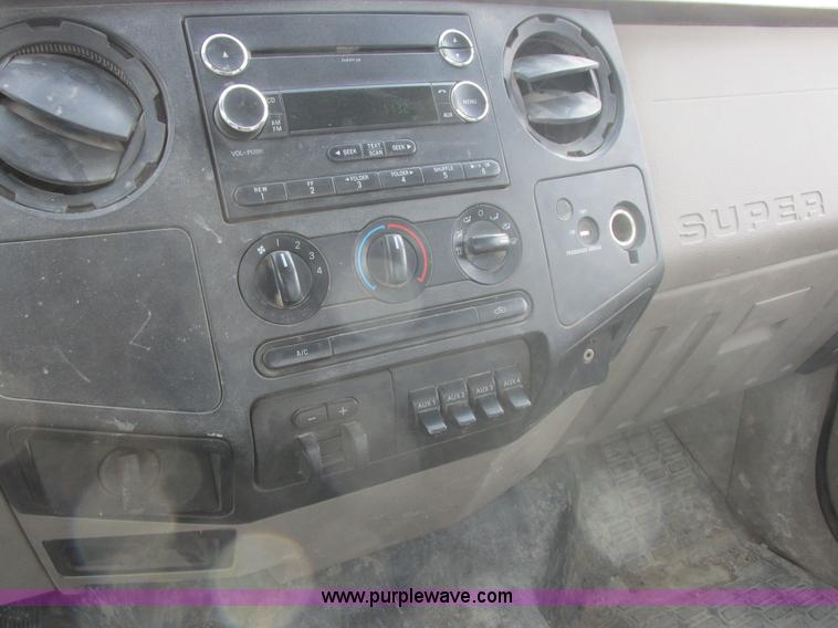 image for item L4166 2009 Ford F350 Super Duty XL utility truck