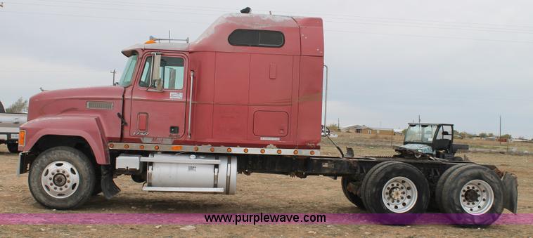 image for item L4458 1997 Mack CH613 semi truck