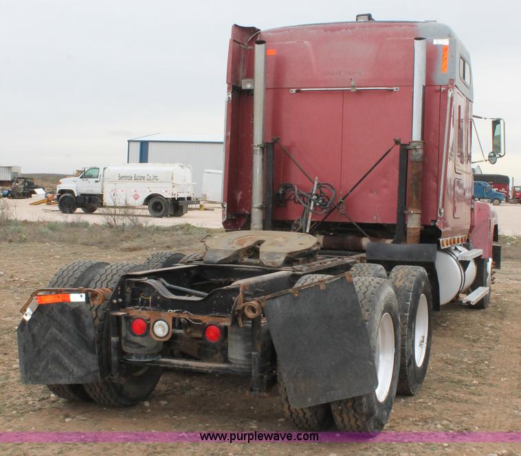 image for item L4458 1997 Mack CH613 semi truck