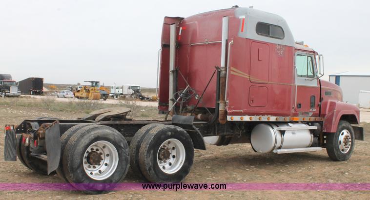 image for item L4458 1997 Mack CH613 semi truck