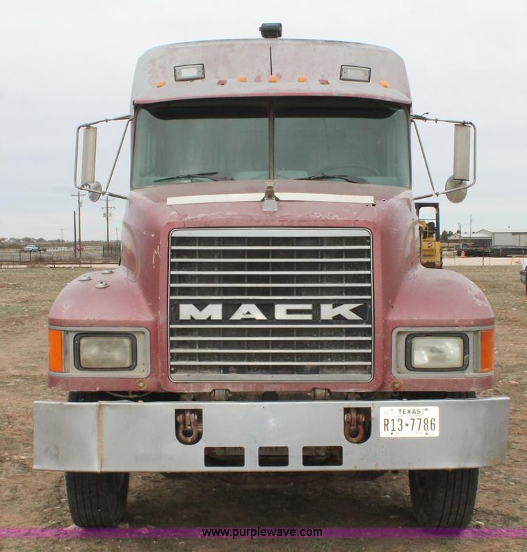 image for item L4458 1997 Mack CH613 semi truck