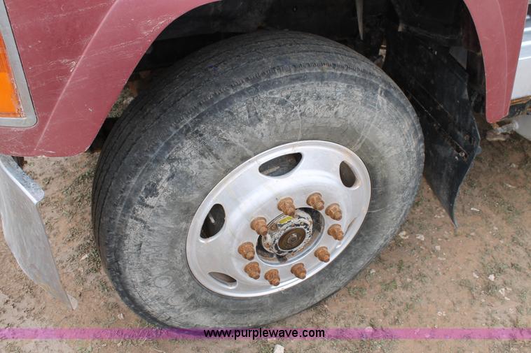 image for item L4458 1997 Mack CH613 semi truck