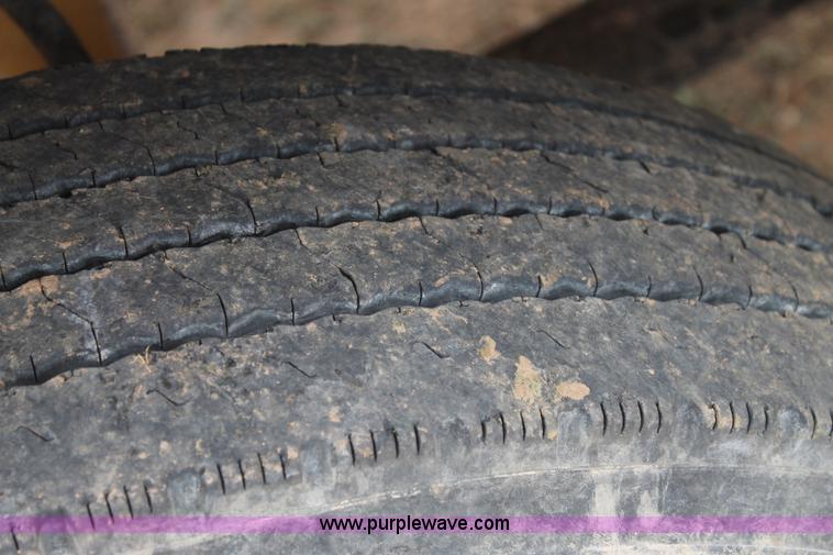 image for item L4458 1997 Mack CH613 semi truck