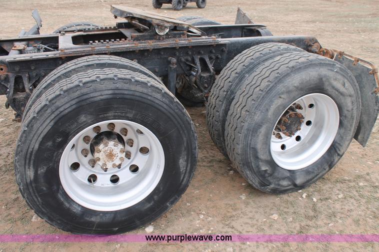 image for item L4458 1997 Mack CH613 semi truck