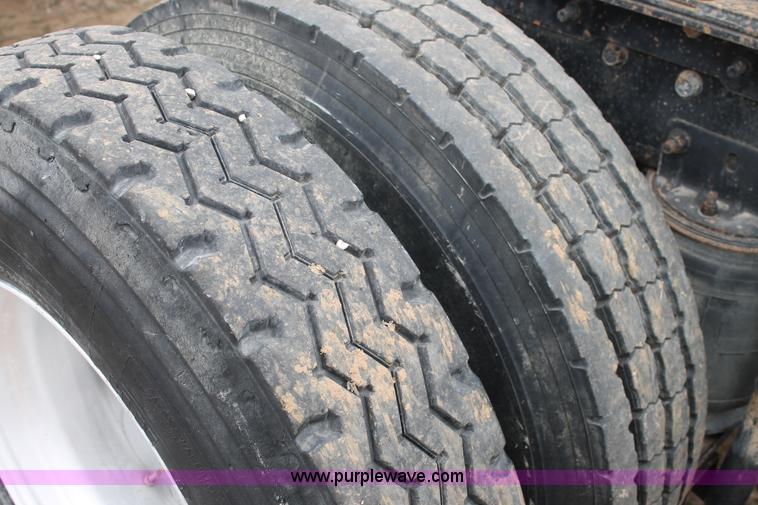 image for item L4458 1997 Mack CH613 semi truck