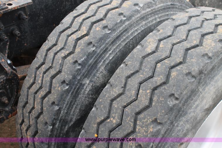 image for item L4458 1997 Mack CH613 semi truck