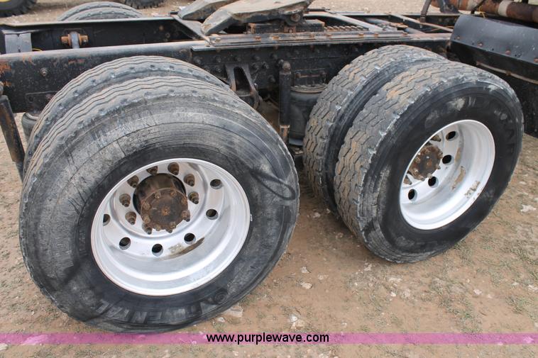 image for item L4458 1997 Mack CH613 semi truck