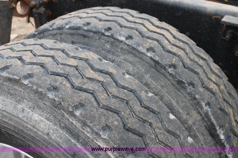 image for item L4458 1997 Mack CH613 semi truck