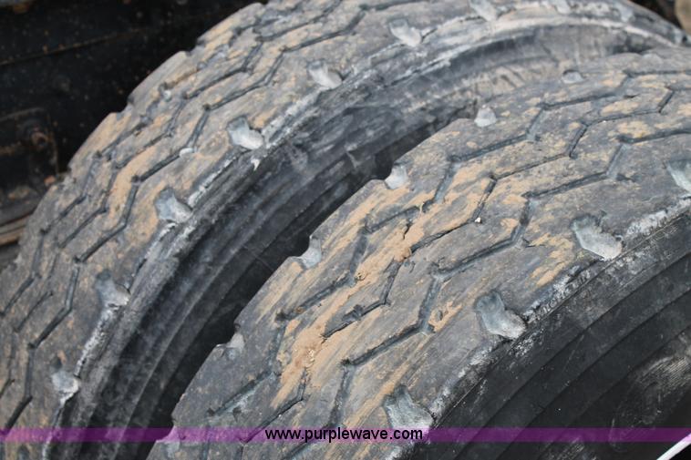 image for item L4458 1997 Mack CH613 semi truck