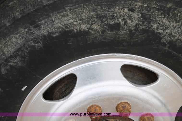 image for item L4458 1997 Mack CH613 semi truck