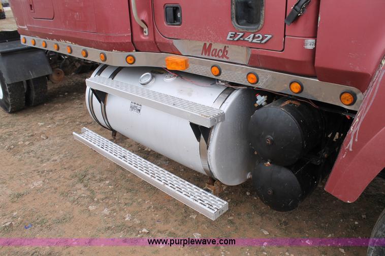 image for item L4458 1997 Mack CH613 semi truck