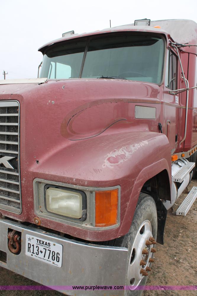 image for item L4458 1997 Mack CH613 semi truck