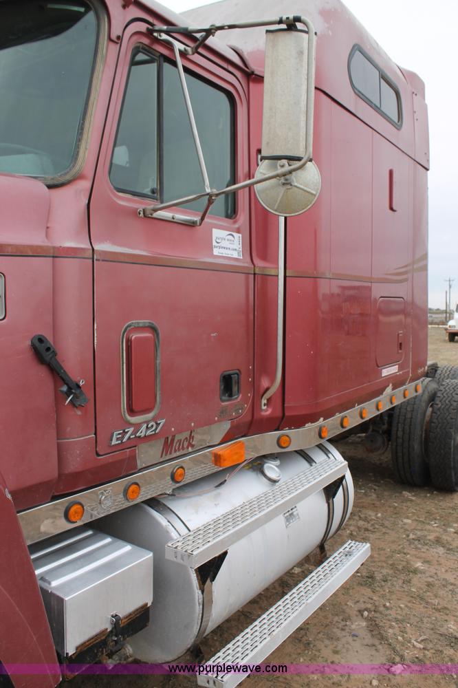 image for item L4458 1997 Mack CH613 semi truck