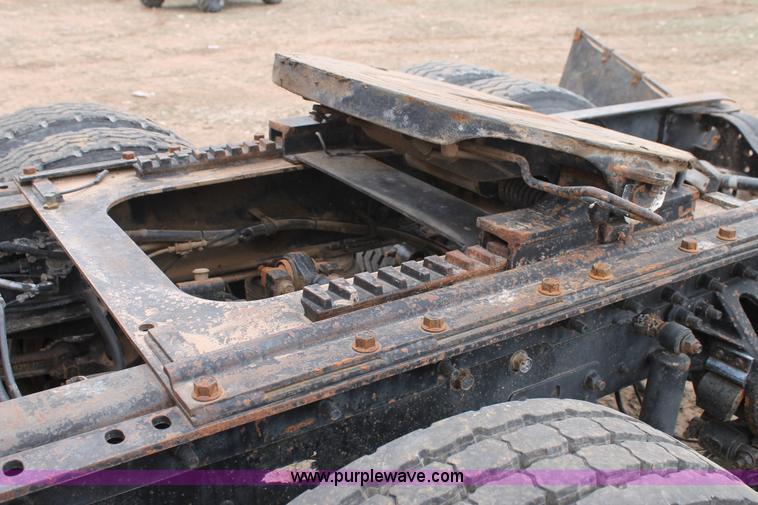 image for item L4458 1997 Mack CH613 semi truck